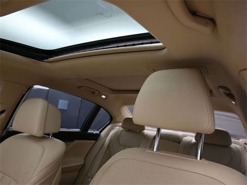 Used 2018 BMW 740i image 13