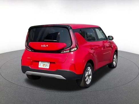 Used 2025 Kia Soul LX w/ LX Technology Package FWD image 12