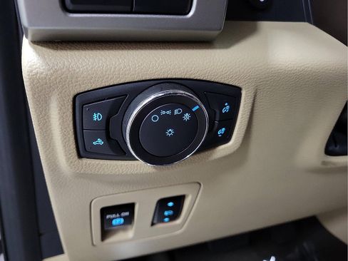 Used 2019 Ford F150 Lariat w/ Equipment Group 502A Luxury image 15