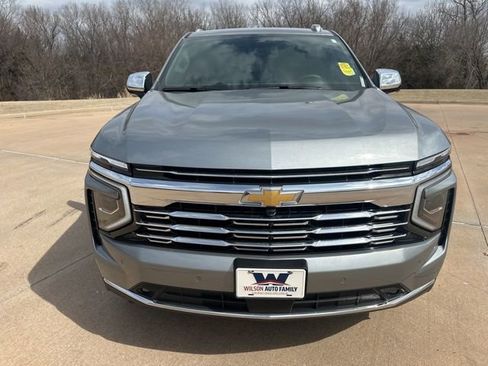 Used 2025 Chevrolet Suburban Premier image 8