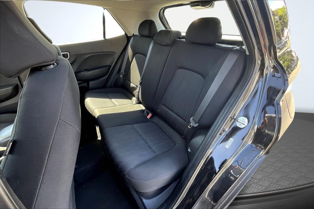 Used 2024 Hyundai Venue SE FWD image 26