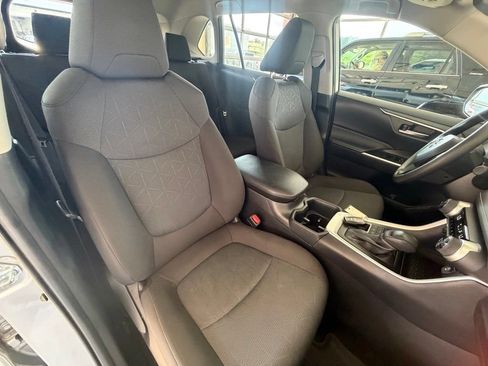 Used 2025 Toyota RAV4 XLE AWD/4WD image 40