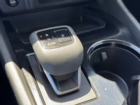 Used 2024 Nissan Rogue S image 17