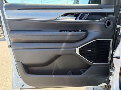 New 2026 Jeep Grand Wagoneer Limited AWD/4WD image 39