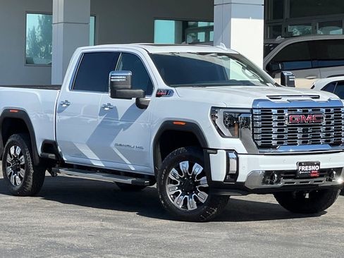 New 2026 GMC Sierra 2500 Denali w/ Denali Reserve Package AWD/4WD image 2