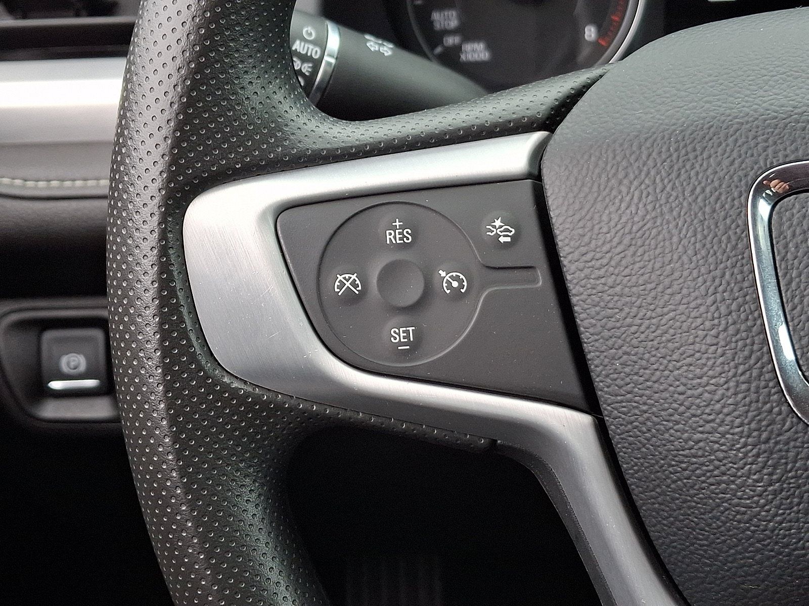Used 2023 GMC Acadia SLE w/ Driver Convenience Package FWD image 23