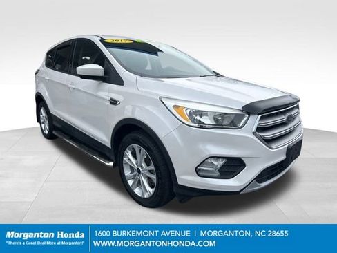 Used 2017 Ford Escape SE image 1