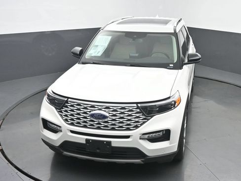 Used 2023 Ford Explorer Platinum w/ Technology Package AWD/4WD image 38