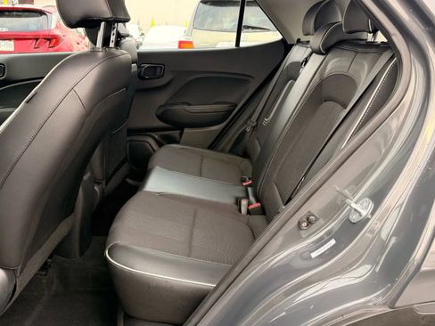 Used 2023 Hyundai Venue Limited image 13