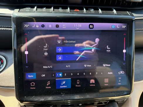 Used 2025 Jeep Grand Cherokee Limited w/ Black Appearance Package image 19