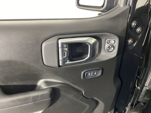 Used 2025 Jeep Wrangler Unlimited Rubicon w/ Convenience Group AWD/4WD image 14
