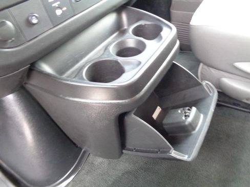 Used 2018 GMC Savana 3500 LT w/ LT Preferred Equipment Group image 32