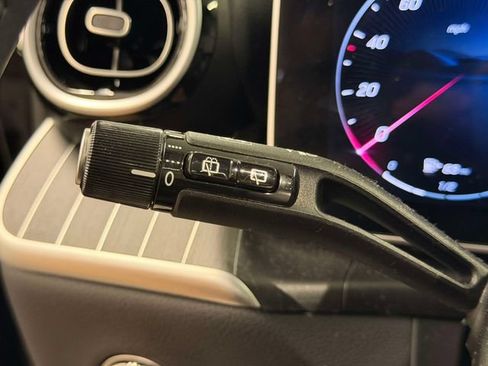 Used 2025 Mercedes-Benz GLC 350e 4MATIC image 24