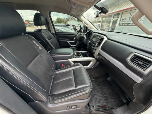 Used 2019 Nissan Titan PRO-4X w/ Pro-4x Convenience Package AWD/4WD image 10