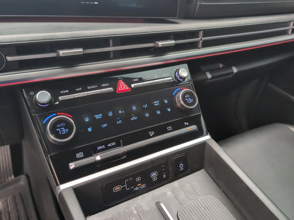 Used 2025 Hyundai Santa Fe Limited FWD image 18