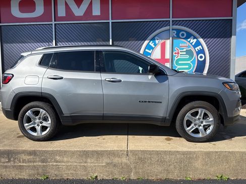 Used 2023 Jeep Compass Latitude w/ Convenience Group image 2