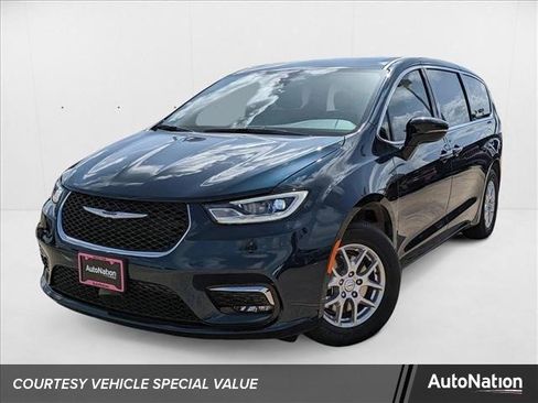 New 2025 Chrysler Pacifica Select image 1
