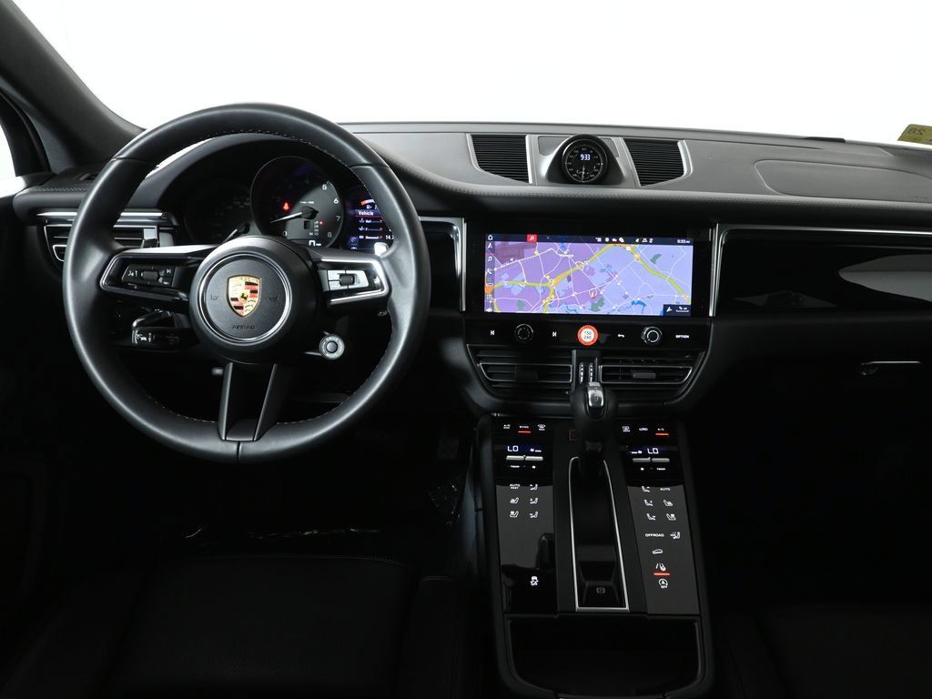 Used 2026 Porsche Macan AWD/4WD image 16