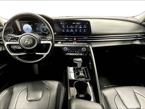 Certified 2022 Hyundai Elantra Limited image 18