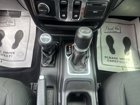 Used 2020 Jeep Wrangler Sport AWD/4WD image 21