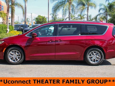 Used 2021 Chrysler Pacifica Touring w/ Uconnect Theater Family Group image 5