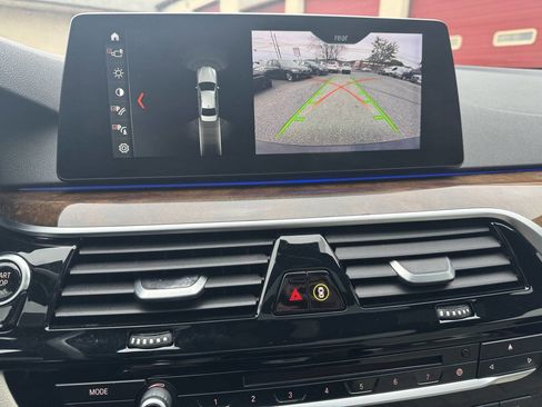 Used 2018 BMW 540i xDrive w/ Premium Package image 40