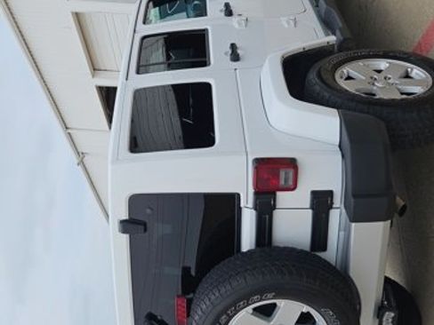 Used 2012 Jeep Wrangler Unlimited Sahara w/ Connectivity Group AWD/4WD image 5