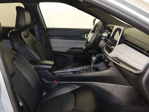 Used 2024 Jeep Compass Latitude AWD/4WD image 19