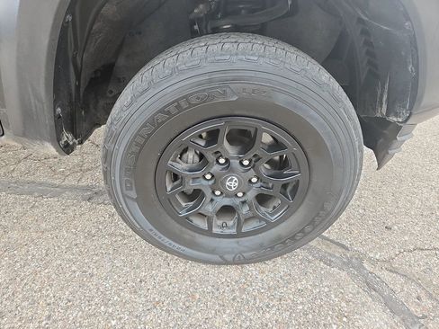 Used 2022 Toyota Tacoma SR5 image 34