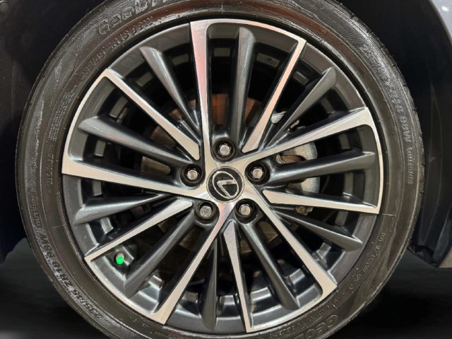 Used 2024 Lexus ES 350 w/ Premium Package FWD image 30