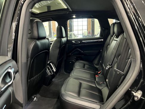 Used 2018 Porsche Cayenne Platinum Edition image 31