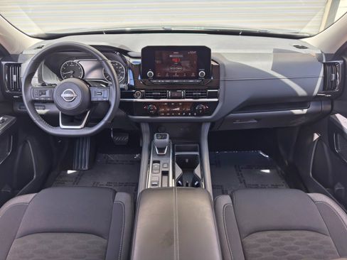 Used 2023 Nissan Pathfinder SV FWD image 11
