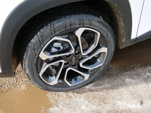 New 2026 Chevrolet Trax RS w/ Sunroof Package image 9