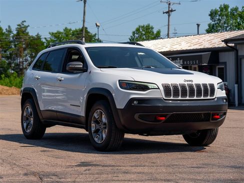 Used 2019 Jeep Cherokee Trailhawk AWD/4WD image 3