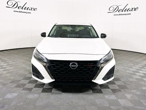 Used 2024 Nissan Altima 2.0 SR image 2