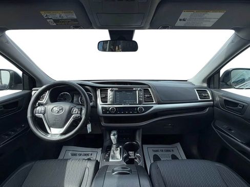 Used 2017 Toyota Highlander Plus w/ Carpet Mat Package image 10
