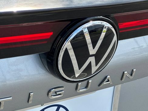 New 2026 Volkswagen Tiguan SE FWD image 7