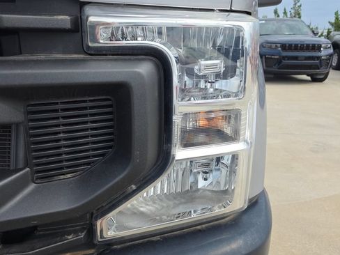 Used 2022 Ford F250 XL w/ Power Equipment Group AWD/4WD image 6