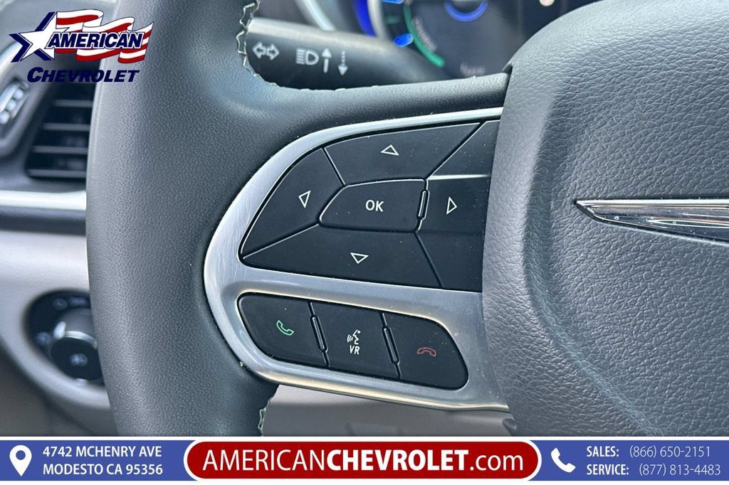 Used 2023 Chrysler Pacifica Touring-L FWD image 32