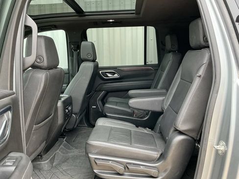 Used 2023 Chevrolet Suburban Z71 w/ Luxury Package AWD/4WD image 17