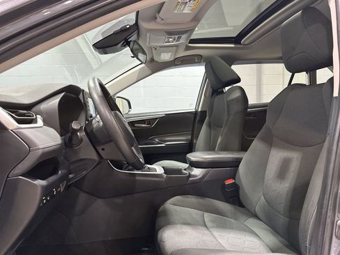 Used 2022 Toyota RAV4 XLE w/ Convenience Package image 12