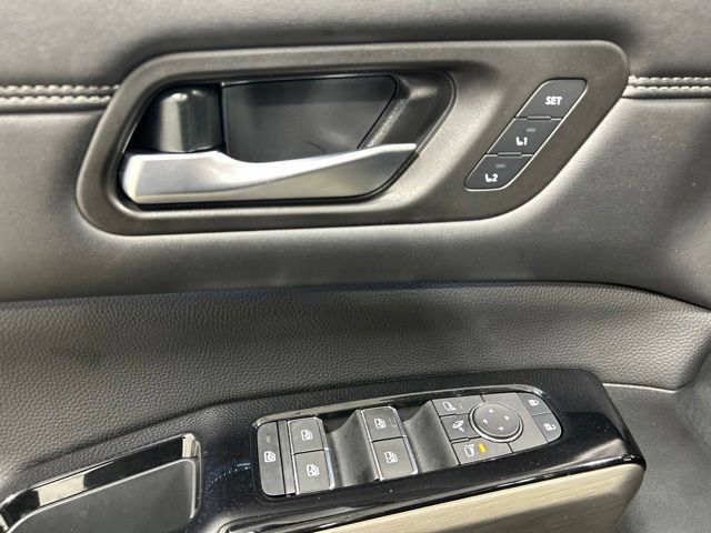 Used 2024 Nissan Pathfinder Platinum w/ Cargo Package AWD/4WD image 23