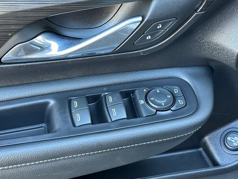 Used 2024 GMC Terrain SLT image 14