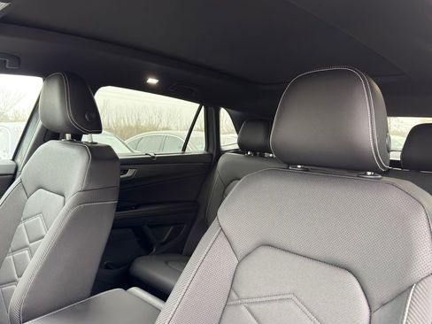 New 2026 Volkswagen Atlas Cross Sport SE FWD image 12