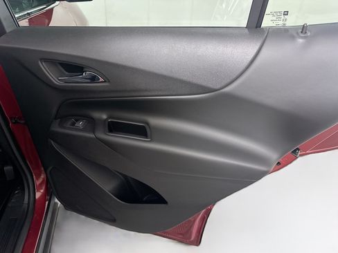 Used 2018 Chevrolet Equinox LT FWD image 29