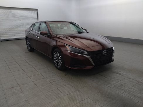 Used 2023 Nissan Altima 2.5 SV w/ SV Premium Package AWD/4WD image 13