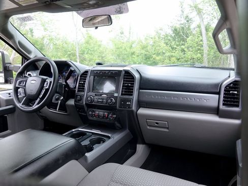 Used 2019 Ford F250 XLT w/ XLT Premium Package AWD/4WD image 42