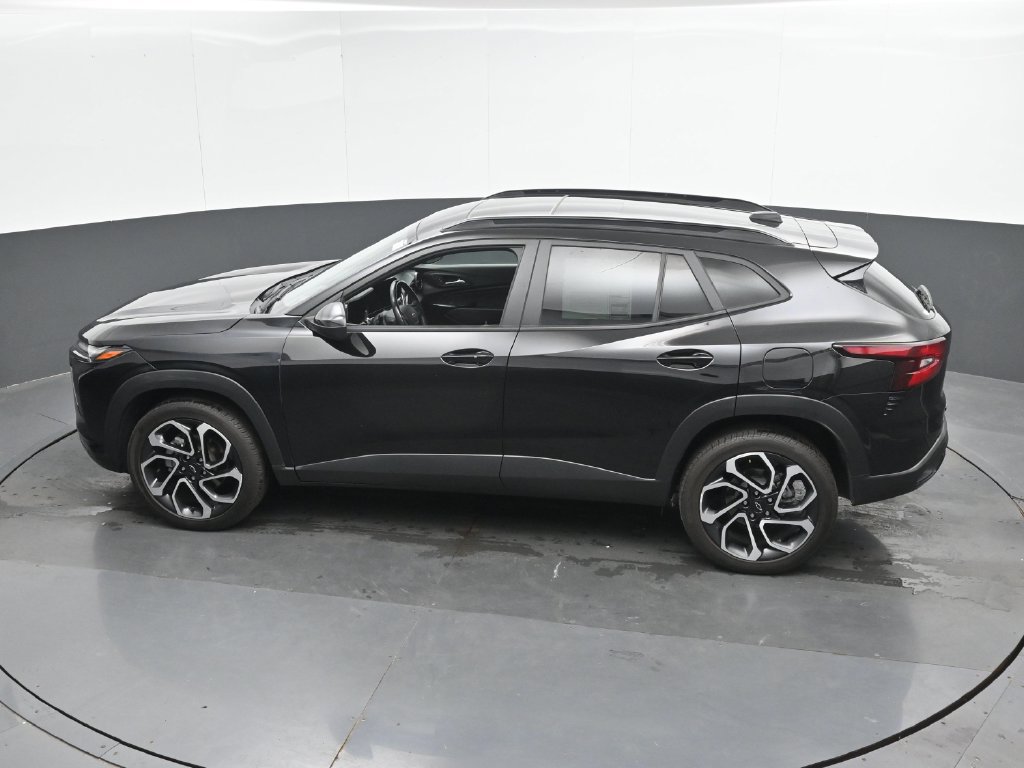 Used 2025 Chevrolet Trax RS w/ Sunroof Package FWD image 36