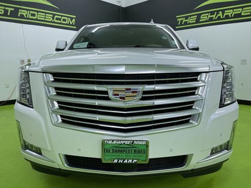 Used 2018 Cadillac Escalade Platinum image 3