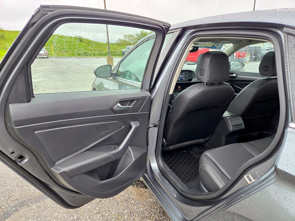 Used 2020 Volkswagen Jetta SE w/ SE Cold Weather Package FWD image 25